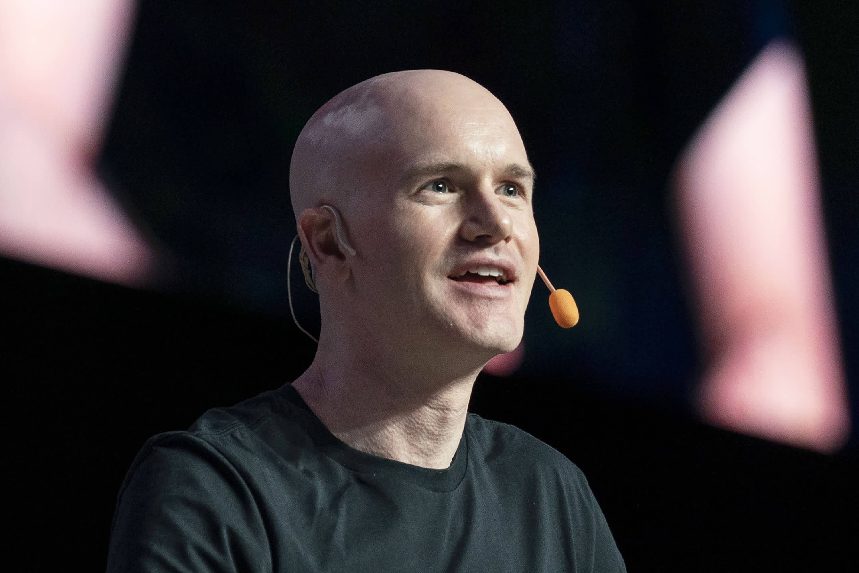 CEO Coinbase: Crypto không cần chạy theo AI插图