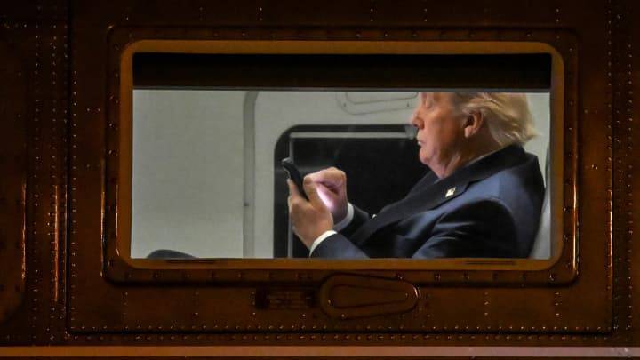 Trump "gom" hàng loạt cổ phiếu của các công ty crypto ngay trước đợt tăng giá插图