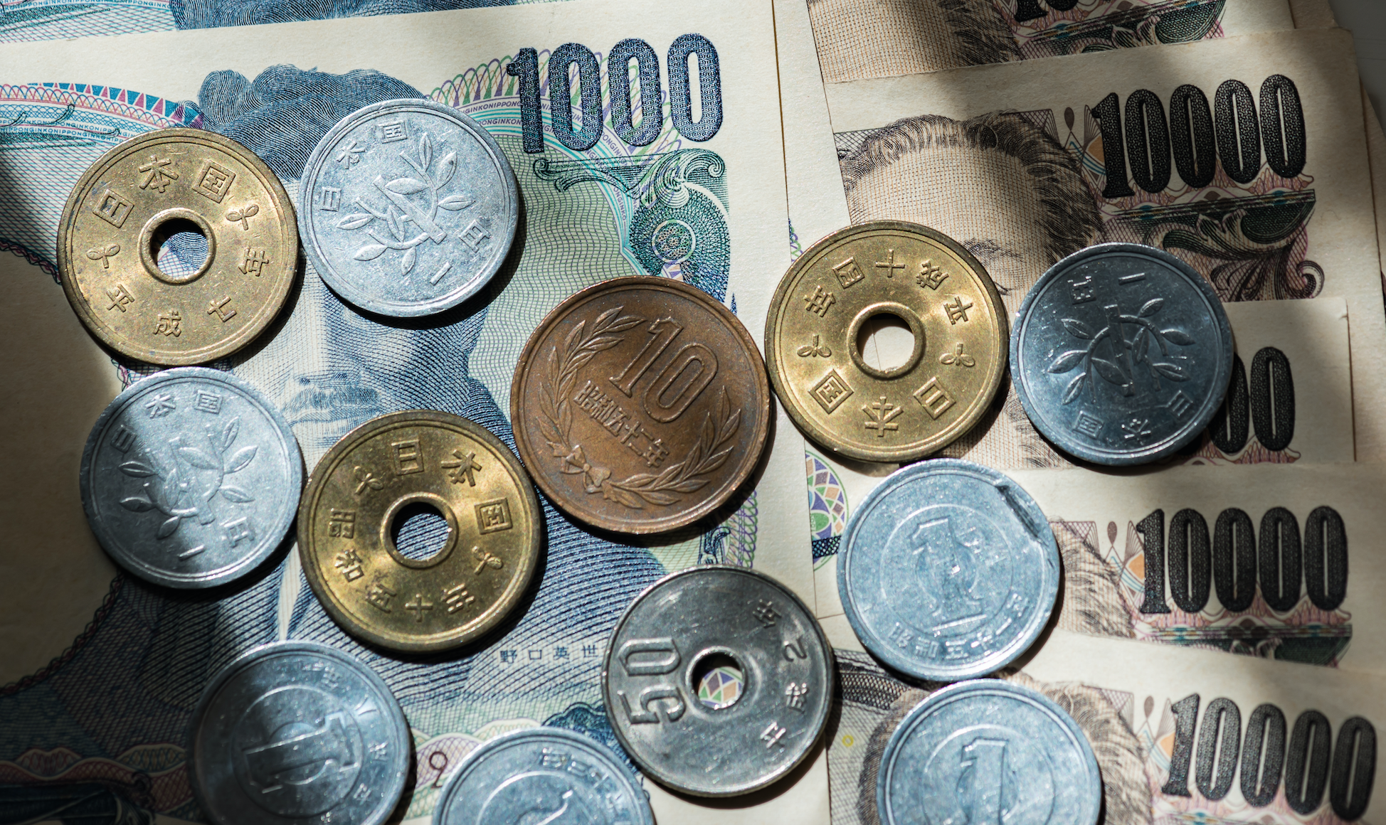 Bộ trưởng Tài chính Nhật Bản thận trọng trong thay đổi thuế suất tiền điện tử