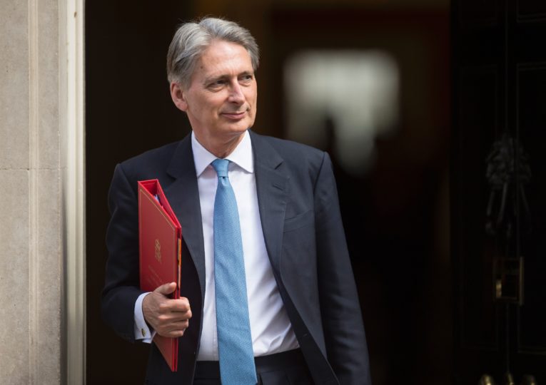 Cựu Thủ tướng Anh đưa ra cảnh báo đầu tư tiền mã hóa không khác gì "đánh bạc"